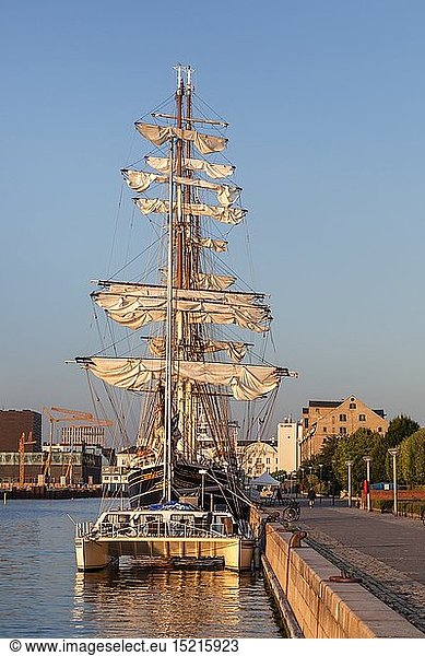 Geografie  DÃ¤nemark  Kopenhagen  Segler Stad Amsterdam im Hafen von Kopenhagen  DÃ¤nemark  Nordeuropa