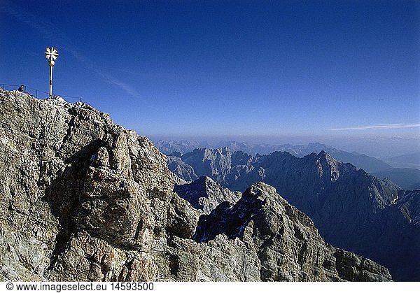 Geografie  Deutschland  Bayern  Landschaften  Zugspitze  Gipfelkreuz