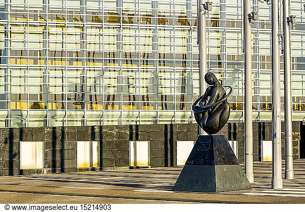 Geografie  Frankreich  ElsaÃŸ  StraÃŸburg  EU-Parlament  AuÃŸenansicht  Skulptur von Ludmila Tcherina