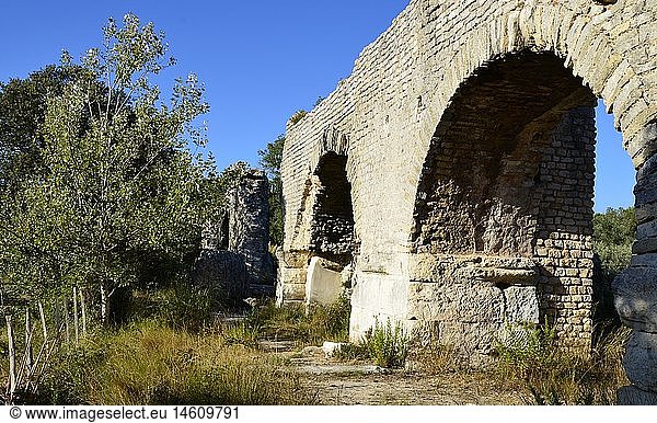 Geografie  Frankreich  Provence  Fontvieille Arles  doppelter rÃ¶mischer AquÃ¤dukt  ca. 10 Kilometer nordÃ¶stlich von Arles  zur Wasserversorgung der rÃ¶mischen Stadt Arelate  erbaut: 3. Jahrhundert