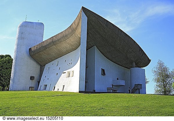 Geografie  Frankreich  Ronchamp  Kapelle Notre Dame du Haut  erbaut: 1954 von Le Corbusier  AuÃŸenansicht