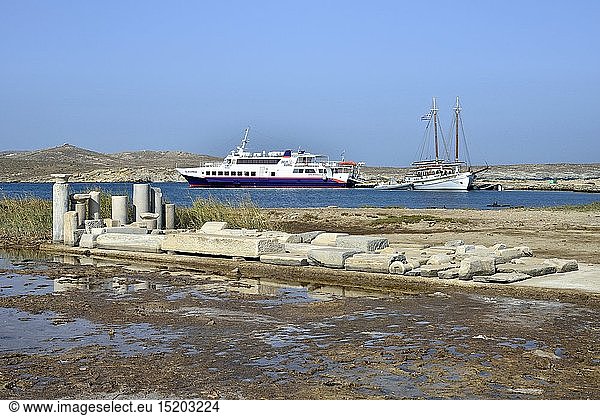 Geografie  Griechenland  Ausflugsboot vor der Insel Delos  Unesco-Weltkulturerbe  Mykonos  Kykladen  Europa