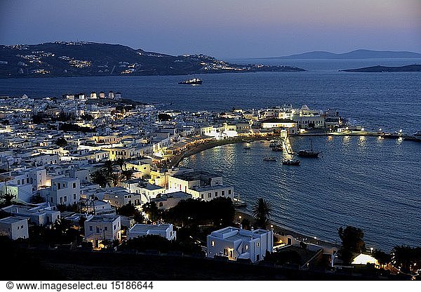 Geografie  Griechenland  Blick auf den Hafen von Mykonos-Stadt oder ChÃ³ra im letzten Tageslicht  Mykonos  Kykladen