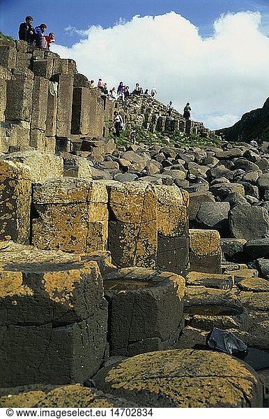 Geografie  GroÃŸbritannien  Nordirland  County Antrim  NordkÃ¼ste  Antrim Coast  Causeway Head  Giant's Causeway  BasaltsÃ¤ulen  Touristen