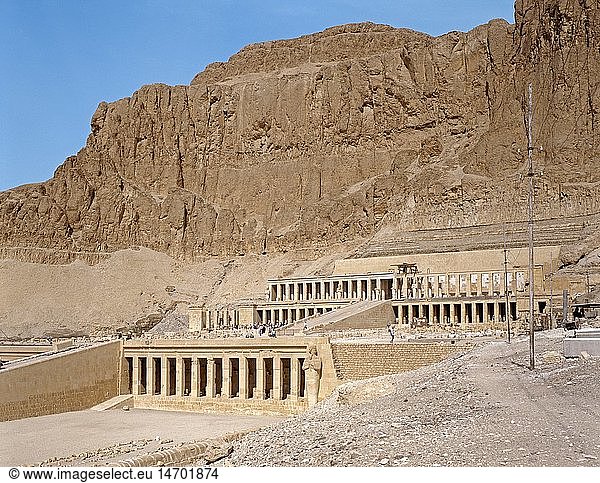 Geografie  Ã„gypten  Luxor  GebÃ¤ude  Deir el-Bahari  Totentempel der Hatschepsut  AuÃŸenansicht