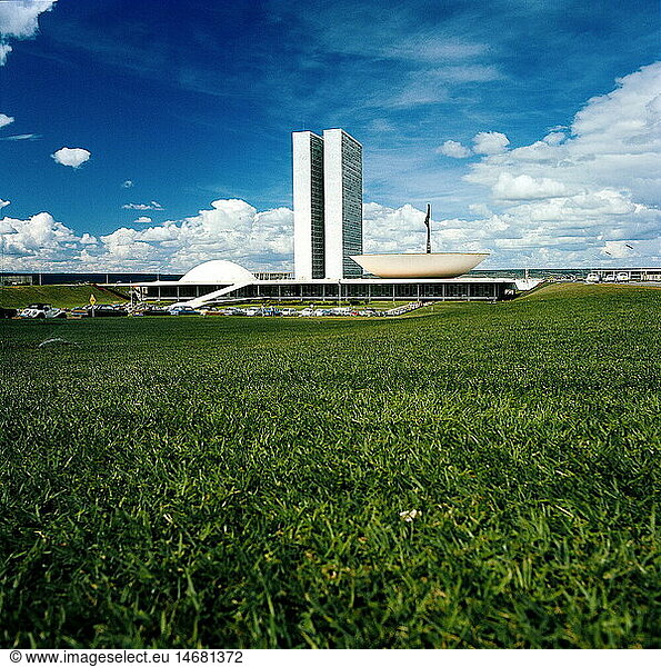 Geografie hist.  Brasilien  StÃ¤dte  Brasilia  GebÃ¤ude des Nationalkongress  (Congresso Nacional)  erbaut 1956-1960  von Oscar Niemeyer  (1907 - 2012)  Lucio Costa  (1902-1998)  der GebÃ¤udekomplex  1970er Jahre Geografie hist., Brasilien, StÃ¤dte, Brasilia, GebÃ¤ude des Nationalkongress, (Congresso Nacional), erbaut 1956-1960, von Oscar Niemeyer, (1907 - 2012), Lucio Costa, (1902-1998), der GebÃ¤udekomplex, 1970er Jahre