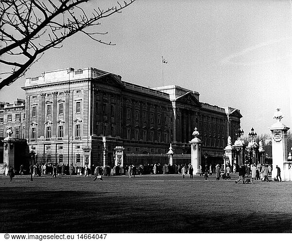 Geografie  historisch  GroÃŸbritannien  London  GebÃ¤ude  Buckingham Palace  AuÃŸenansicht  1950er Jahre Geografie, historisch, GroÃŸbritannien, London, GebÃ¤ude, Buckingham Palace, AuÃŸenansicht, 1950er Jahre
