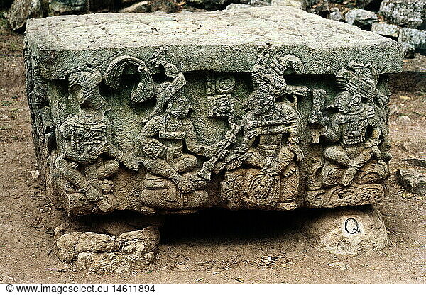 Geografie  Honduras  Copan  Maya-Stadt um 1000 vChr. - 9. JH.n.Chr.  Altar Q mit Abbildung von 16 KÃ¶nigen bis 776 n. Chr.  angefertigt unter KÃ¶nig CopÃ¡n Yax Pasaj Geografie, Honduras, Copan, Maya-Stadt um 1000 vChr. - 9. JH.n.Chr., Altar Q mit Abbildung von 16 KÃ¶nigen bis 776 n. Chr., angefertigt unter KÃ¶nig CopÃ¡n Yax Pasaj,