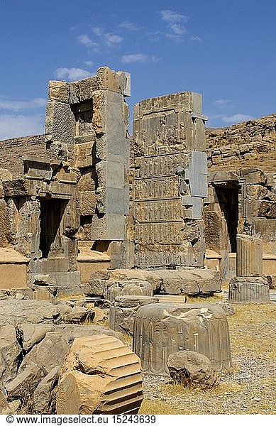 Geografie  Iran  Persepolis  ehemalige Hauptstadt der AchÃ¤meniden  gegrÃ¼ndet von KÃ¶nig Dareios I.  520 v.Chr.  Hundert-SÃ¤ulen-Saal mit Reliefs