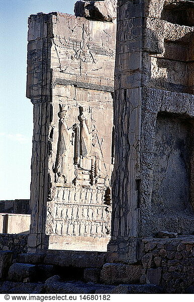 Geografie  Iran  Persepolis (Parsa)  erbaut ab 518 vChr.  zerstÃ¶rt 330 vChr.  Dareios I. auf dem Thron Geografie, Iran, Persepolis (Parsa), erbaut ab 518 vChr., zerstÃ¶rt 330 vChr., Dareios I. auf dem Thron,