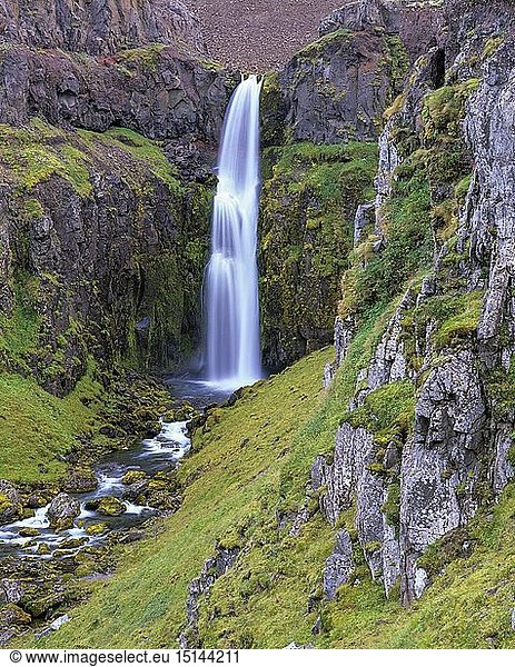 Geografie  Island  Landschaften  Namenloser Wasserfall im Norden