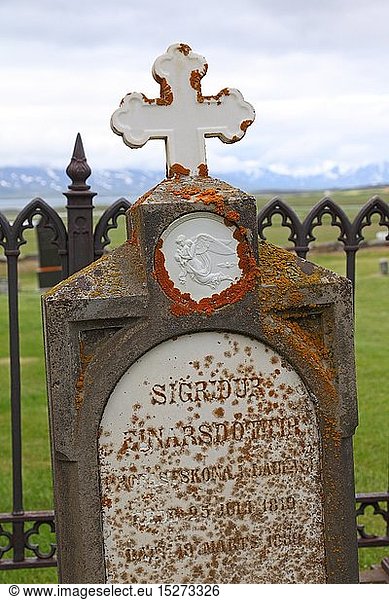 Geografie  Island  Nordost-Island  nÃ¶rdlich von Akureyri  Kreuz auf Friedhof in Laufas  GroÃŸbauernhof  erbaut 1866 - 1870