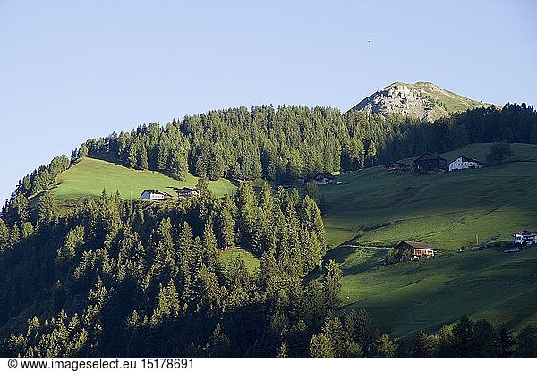 Geografie  Italien  BauernhÃ¶fe Ã¼ber Wolkenstein  Dolomiten