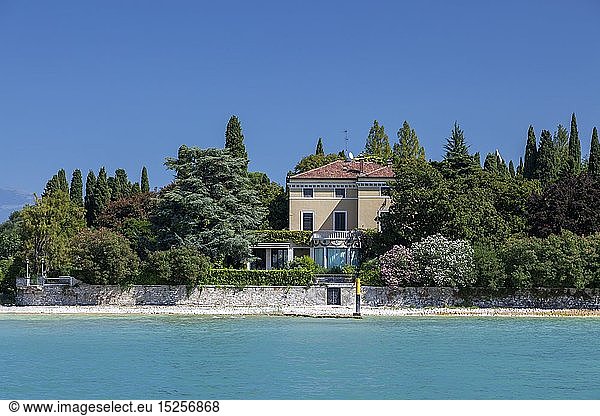 Geografie  Italien  Lombardei  Sirmione  Gardasee  Villa auf der Landspitze Sirmione  Gardasee