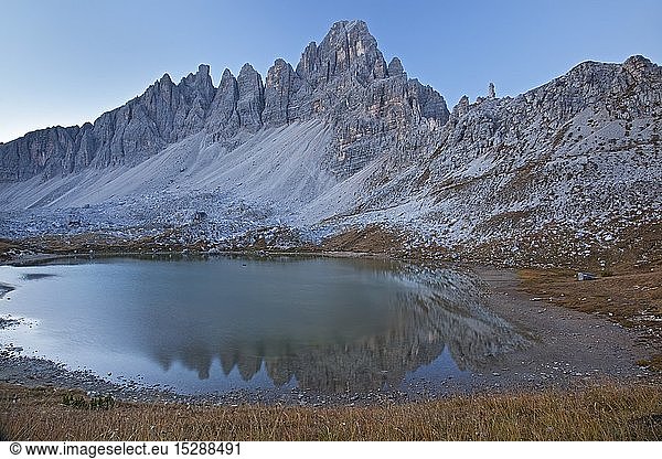 Geografie  Italien  SÃ¼dtirol  BÃ¶denseen mit Paternkofel in der MorgendÃ¤mmerung  Sextener Dolomiten