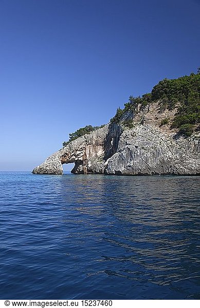 Geografie  Italien  Sardinien  Die Bergspitze des Monte Caroddi in der Cala Goloritze  Golfo die Orosei  Ostsardinien  Sardinien