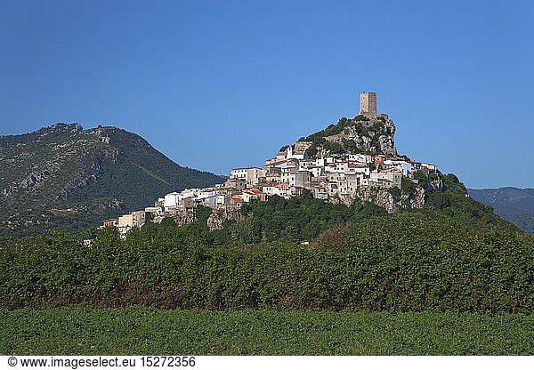 Geografie  Italien  Sardinien  Posada mit dem Castello della Fava  Gallura  Ostsardinien  Sardinien