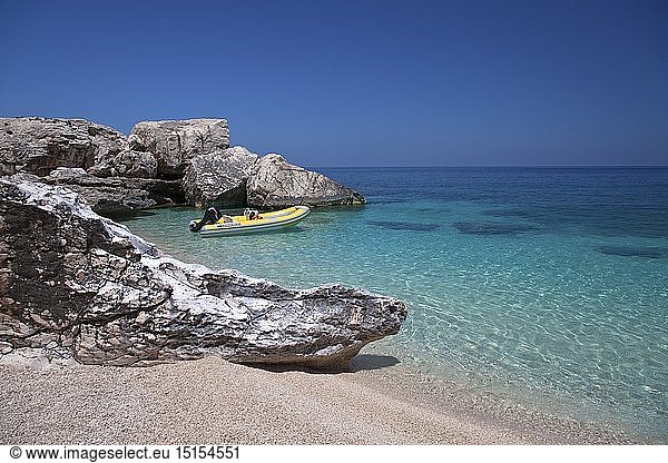 Geografie  Italien  Sardinien  Strand in der Bucht Cala Mariolu  Golfo di Orosei  Ostsardinien  Sardinien