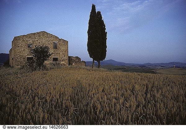 Geografie  Italien  Toskana  verlassenes Bauernhaus bei Pienza