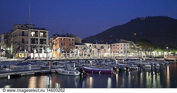 Geografie  Italien  Venetien  Gardasee  Garda  Ortsansicht  Hafen