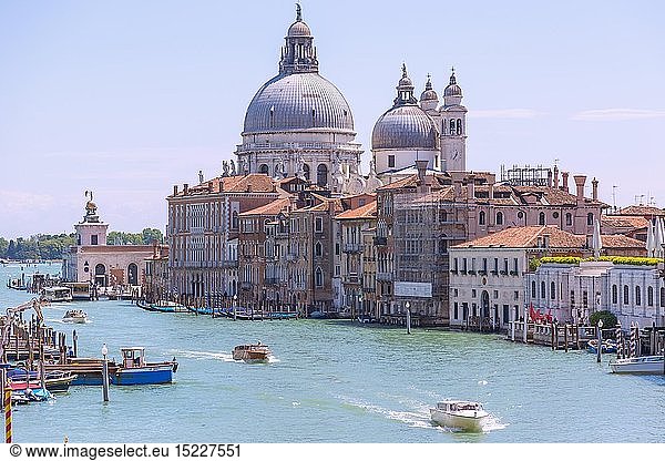 Geografie  Italien  Venetien  Venedig  Ausblick von Ponte dell'Accademia auf Canal Grande  Peggy Guggenheim Collection und Santa Maria della Salute