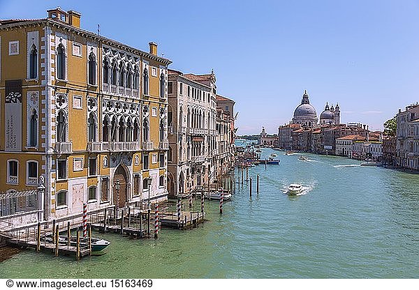 Geografie  Italien  Venetien  Venedig  Ausblick von Ponte dell'Accademia auf Palazzo Cavalli-Franchetti  Canal Grande  Peggy Guggenheim Collection und Santa Maria della Salute