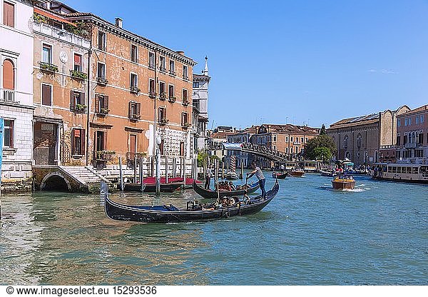 Geografie  Italien  Venetien  Venedig  Canal Grande  Ponte dell'Accademia  Gondolieri