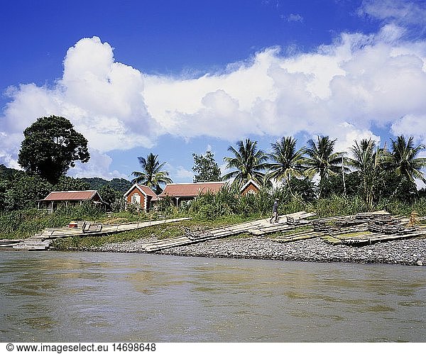 Geografie  Jamaika  Landschaften  FlÃ¼sse  Rio Grande bei Port Antonio  FluÃŸufer mit HÃ¼tten und FlÃ¶ÃŸen