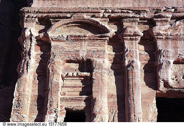 Geografie  Jordanien  Petra  FelsengrÃ¤ber  Palastgrab  erbaut: 1. Jahrhundert n.Chr.  Detail: Fassade