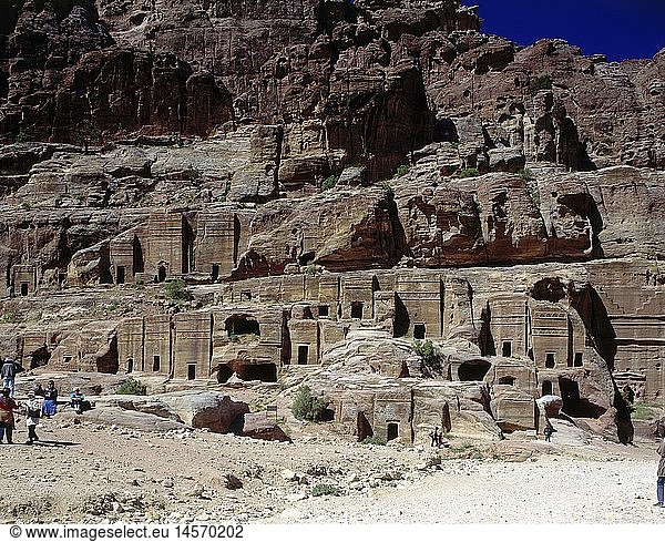 Geografie  Jordanien  Petra  Stadt der NabatÃ¤er ab dem 3. Jh.vChr.  GrÃ¤ber  Ansicht