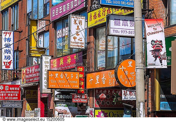 Geografie  Kanada  Toronto  Chinatown  Dundas Street  chinesische Werbetafeln