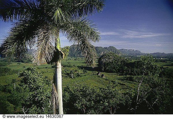 Geografie Kuba Landschaften Valle de Vinales Blick auf tropische Landschaft