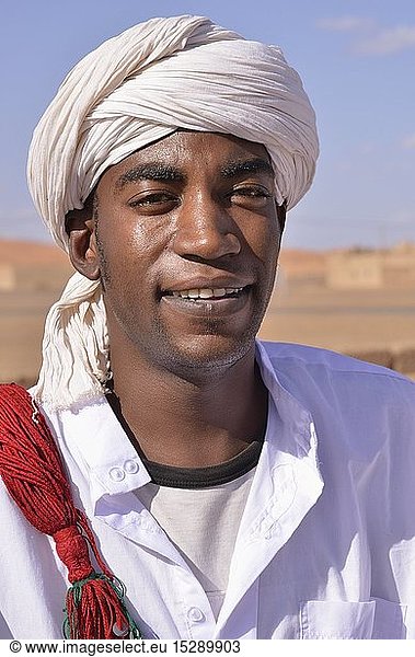 Geografie  Marokko  Gnoua-Musiker  Merzouga  Region MeknÃ¨s-Tafilalet  Afrika