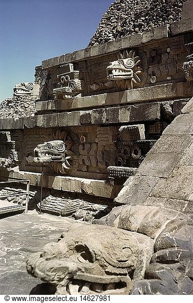 Geografie  Mexiko  Teotihuacan  Azteken-Stadt  Tempel des Quetzalcoatl und des Tlacoc  erbaut: 2. / 3. Jahrhundert n. Chr.  AuÃŸenansicht  Detail: KÃ¶pfe