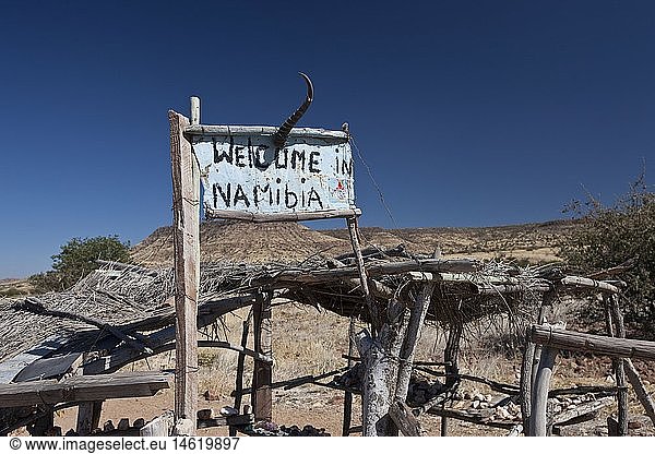 Geografie  Namibia  Region Kunene  sÃ¼dliches Kaokoveld  Souvenirstand am Strassenrand  'Welcome in Namibia'