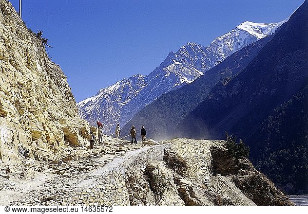 Geografie  Nepal  Handwerk  StraÃŸenbauer im Kali Gandaki Tal  Annapurna Gebiet  Himalaya Gebirge