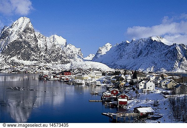 Geografie  Norwegen  Lofoten  Reine  Ortsansicht