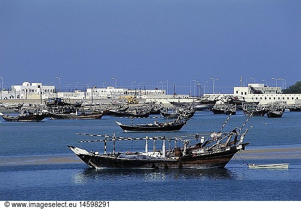 Geografie  Oman  Sur  Hafen  Dhaus im Hafen