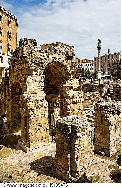 Geografie  Piazza Sant'Oronzo  rÃ¶misches Amphitheater  erbaut 2. Jahrhundert  Lecce  Italien  Apulien  Salento