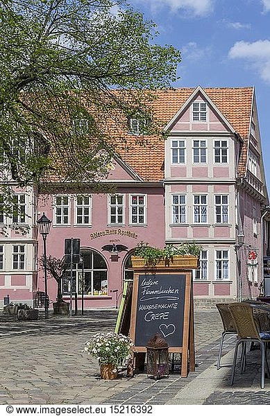 Geografie  Sachsen-Anhalt  Quedlinburg  Kornmarkt  Adler- und Ratsapotheke  Creperie