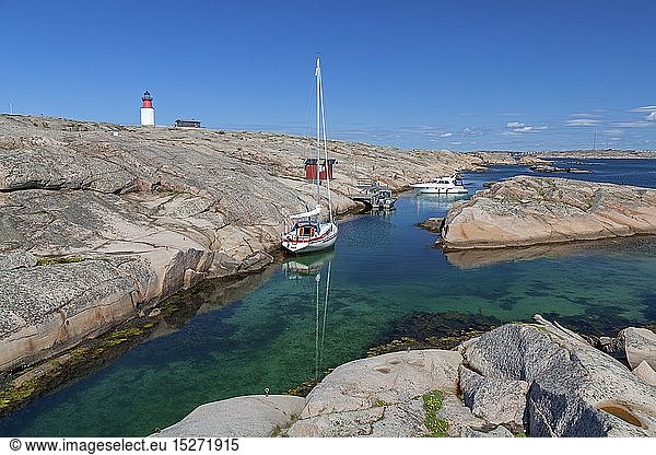 Geografie  Schweden  BohuslÃ¤n  SmÃ¶gen  Hafen der Insel HallÃ¶ mit Leuchtturm  VÃ¤stra GÃ¶talands LÃ¤n  SÃ¼dschweden