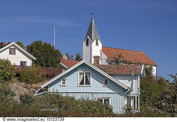 Geografie  Schweden  VÃ¤stra GÃ¶talands LÃ¤n  Hamburgsund  hÃ¤user und Kirche am Kanal von Hamburgsund  BohuslÃ¤n