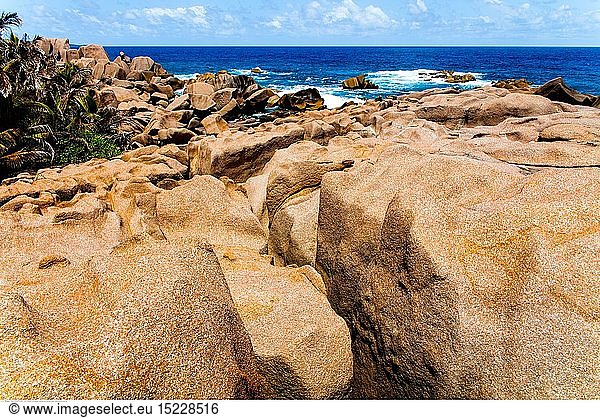 Geografie  Seychellen  La Digue  Granitfelsen an der SÃ¼dkÃ¼ste