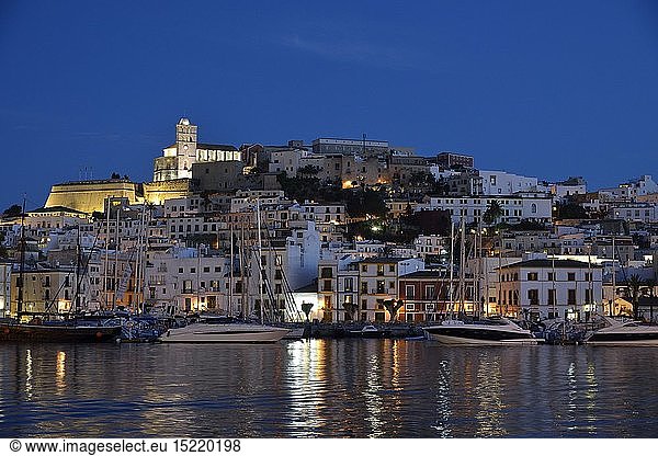 Geografie  Spanien  Altstadt  Dalt Villa  von Eivissa  Ibiza-Stadt  im letzten Tageslicht  Ibiza  Balearen
