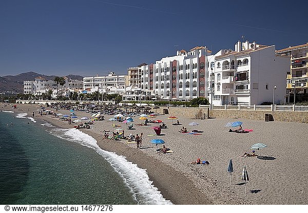 Geografie  Spanien  Andalusien  Costa del Sol  Nerja  Hotelanlage und Badestrand