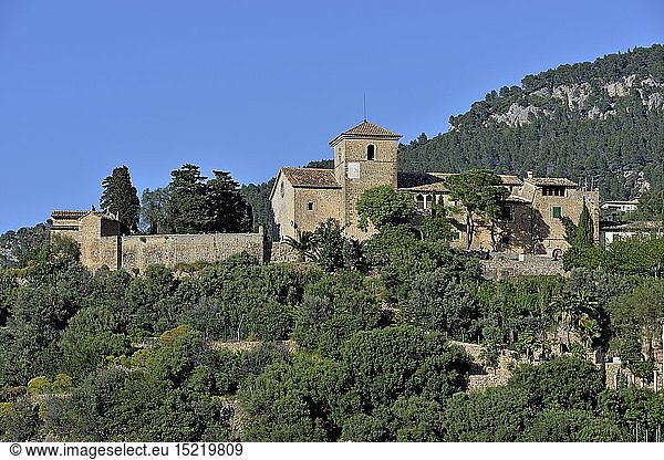 Geografie  Spanien  Kirche Iglesia de San Juan Bautista  DeiÃ   Tramuntana-Gebirge  Mallorca  Balearen