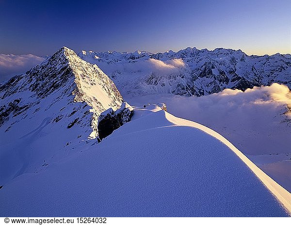 Geografie  Ã–sterreich  Tirol  Ã–tztaler Alpen  Blick vom Wurmkogel Ã¼ber die Schermerspitze (Gurglerkamm Ã¼ber Obergurgl) auf die Stubaier Alpen