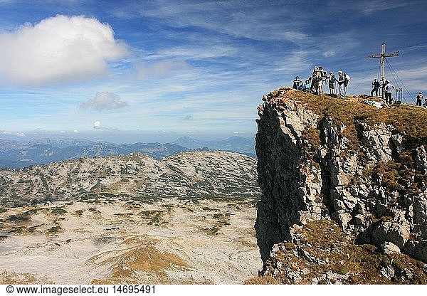 Geografie  Ã–sterreich  Vorarlberg  Kleinwalsertal  Hoher Ifen  Gottesackerplateau  Gipfel  Gipfelkreuz  Wanderer