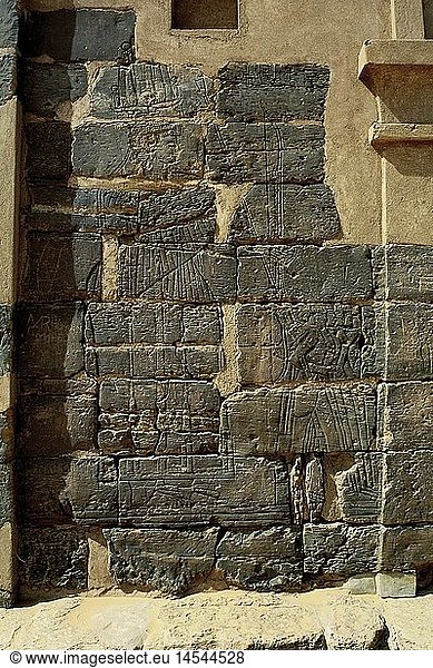 Geografie  Sudan  Meroe  GebÃ¤ude  Pyramiden  AuÃŸenansicht  Detail: Reliefs