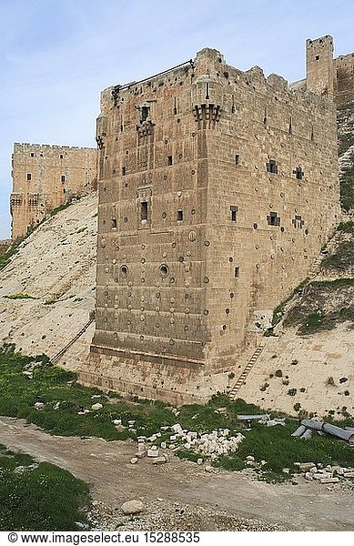 Geografie  Syrien  Aleppo  SchlÃ¶sser / Burgen  Zitadelle Saif al-Daula  erbaut: 13. Jh.  AuÃŸenansicht